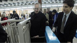El Obispo Jorge Bergoglio junto a Federico Wals, director de comunicaciones del Arzobispado de Buenos Aires y secretario personal del Obispo.